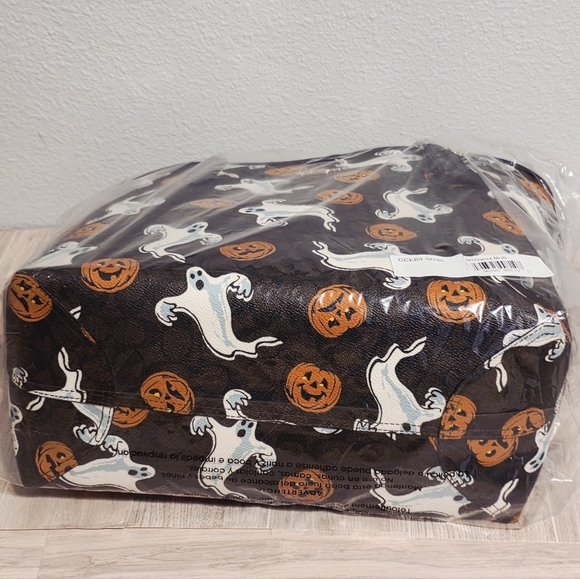 NEW Coach Halloween City Tote Bag CCE69 Signature Ghost Pumpkins Spider Charm - Picture 5 of 11